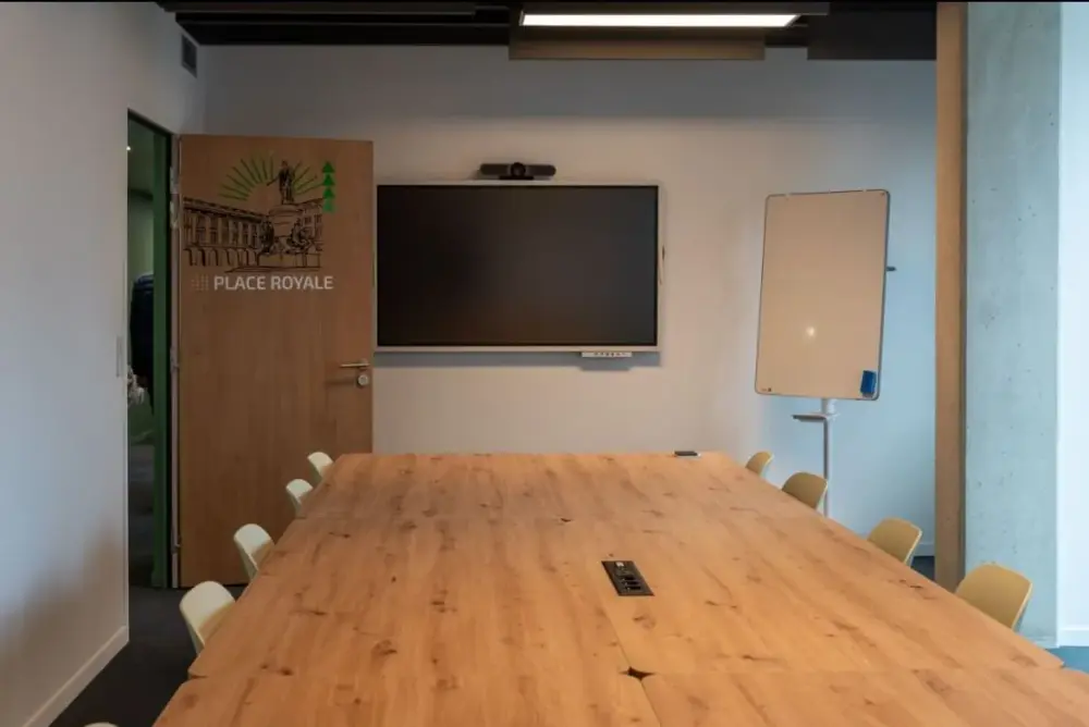 Salle de réunion 14 personnes · Office Station Reims