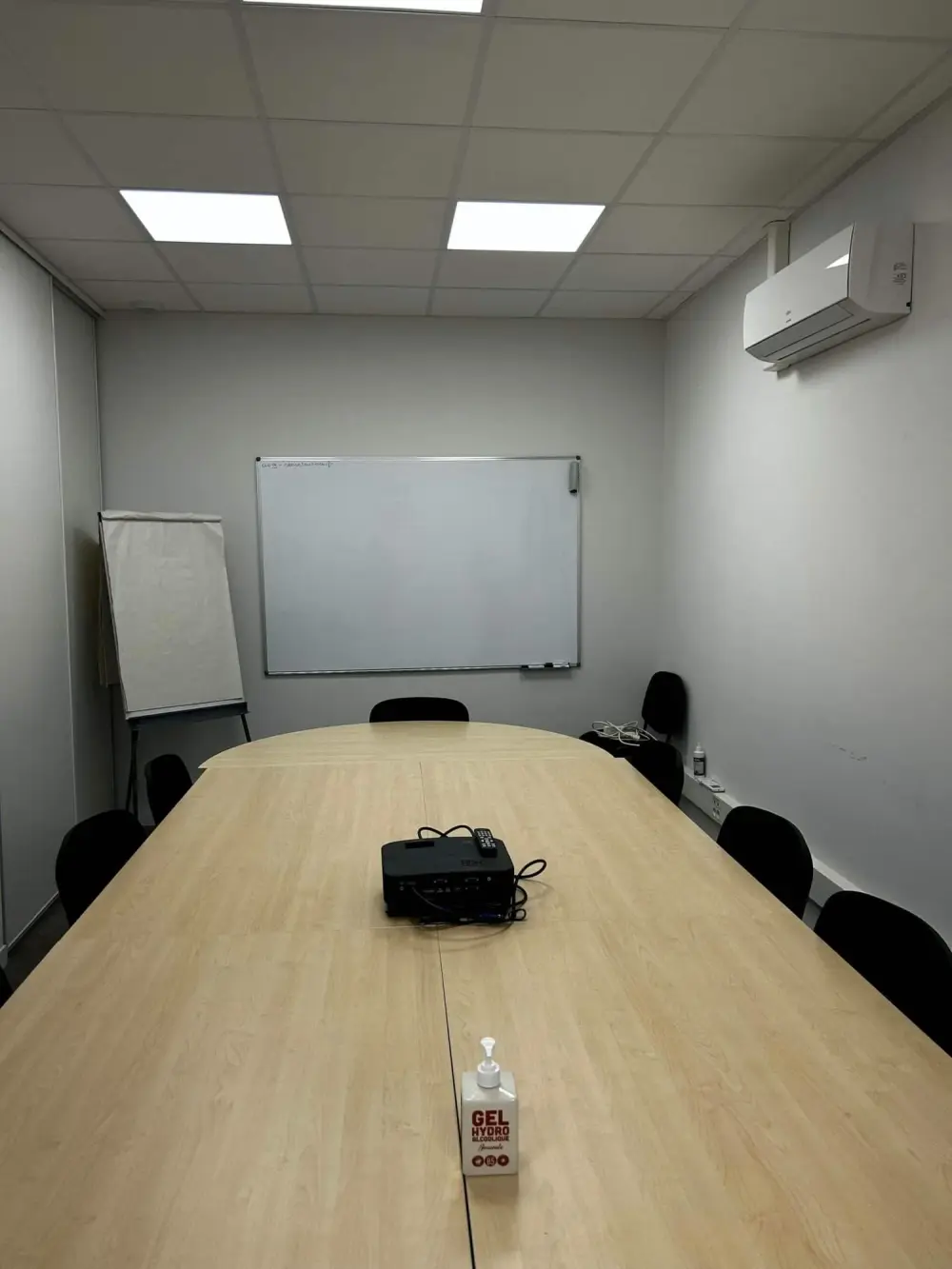 Salle de réunion 12 personnes · ACG SENS ET ACTIONS