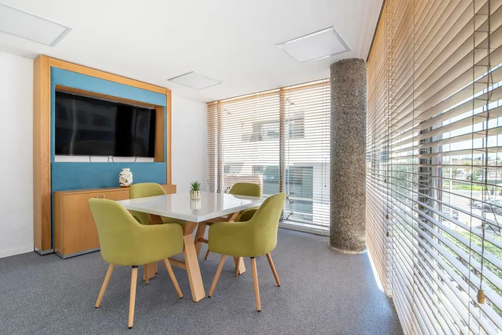 Meeting room CM 136 · Spaces Kfar Saba, Spaces Menivim