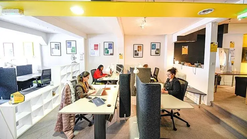 Poste en Coworking · Le Rucher Créatif