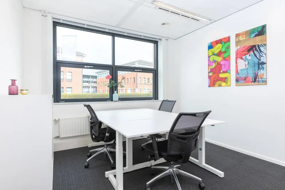 Day office · Regus MANILA, 8 Rockwell - Makati City