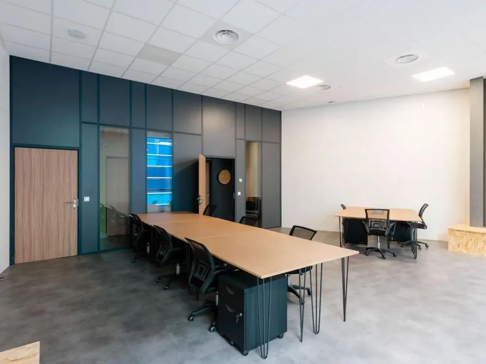 Bureau d'équipe (10 personnes) · Bureaux & Co Le César Pierresvives