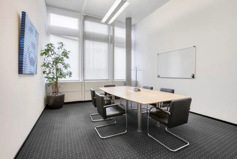 Meeting room MR-426 · Open Office Fukuoka, Tenjin Glass Building (OpenOffice)
