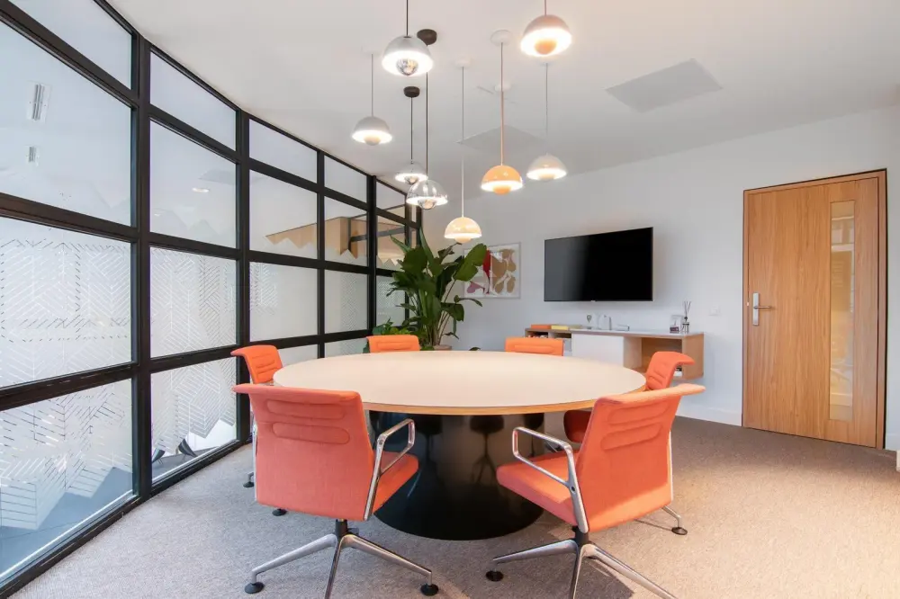 Meeting room Thong Yip · Regus CHONBURI, Harbor Mall