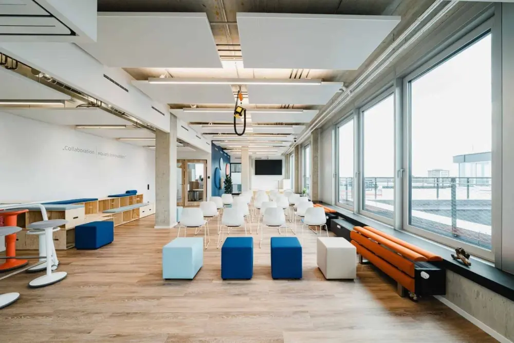 Collaboration Space · 1000 Satellites - SoHo