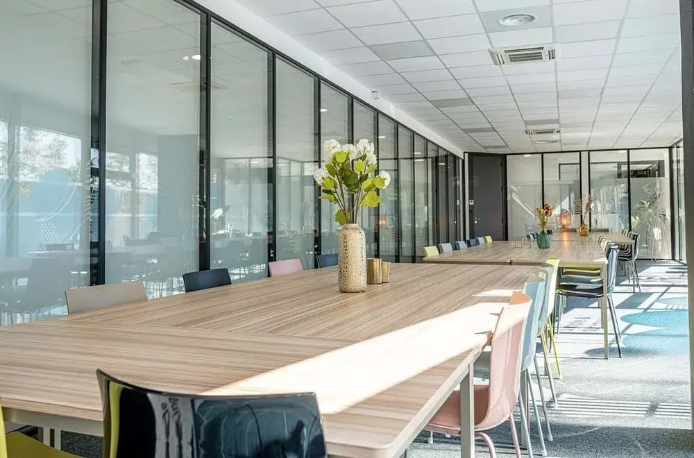Salle Bordeaux / 30 postes · B'CoWorker Nancy