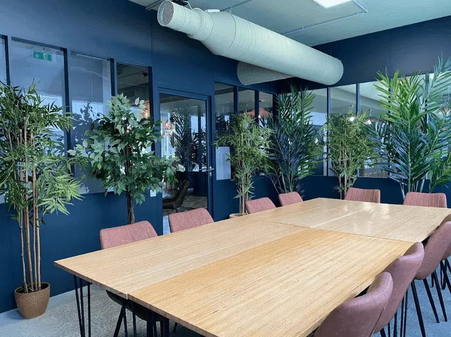 Salle de réunion 10 personnes · Bureaux & Co Bellegarde