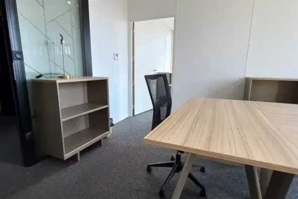 B19 et B19 Bis- Bureau privatif standard 6 postes · B'Coworker Angers Trélazé